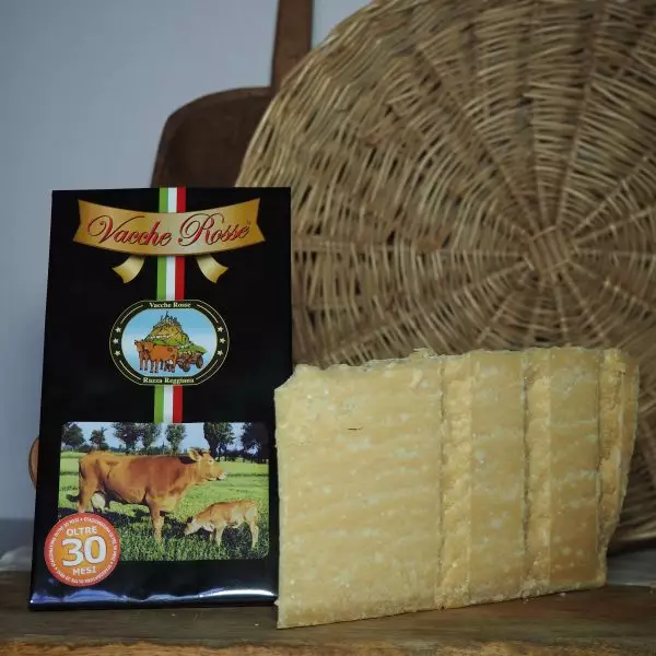FORMAGGIO VACCHE ROSSE OLTRE 30 mesi sottovuoto da 1 kg