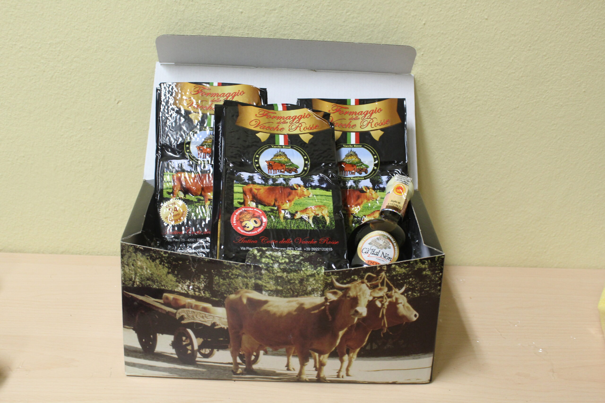 SCATOLA REGALO "LO SCRIGNO DELLE VACCHE ROSSE"